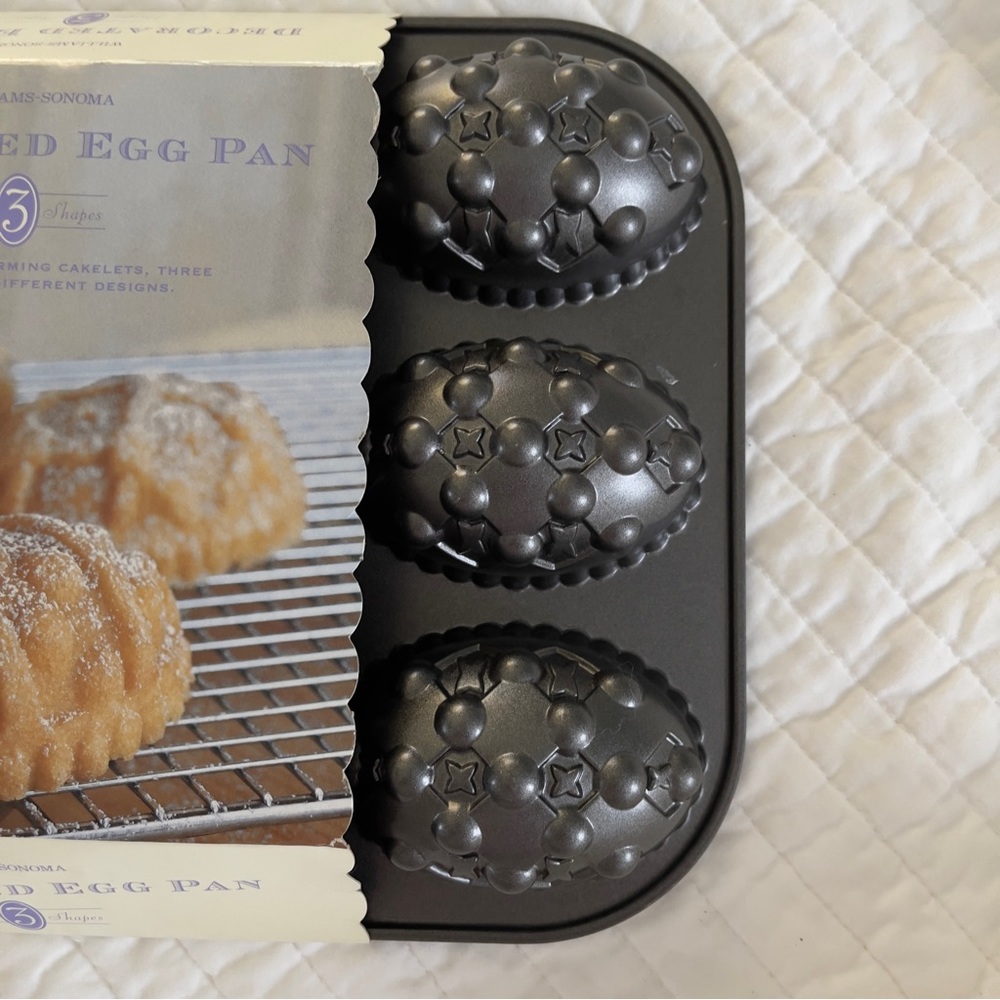 William Sonoma Easter Egg Cake Mold Pan Baking Sheet Decor 9 Spaces NWT